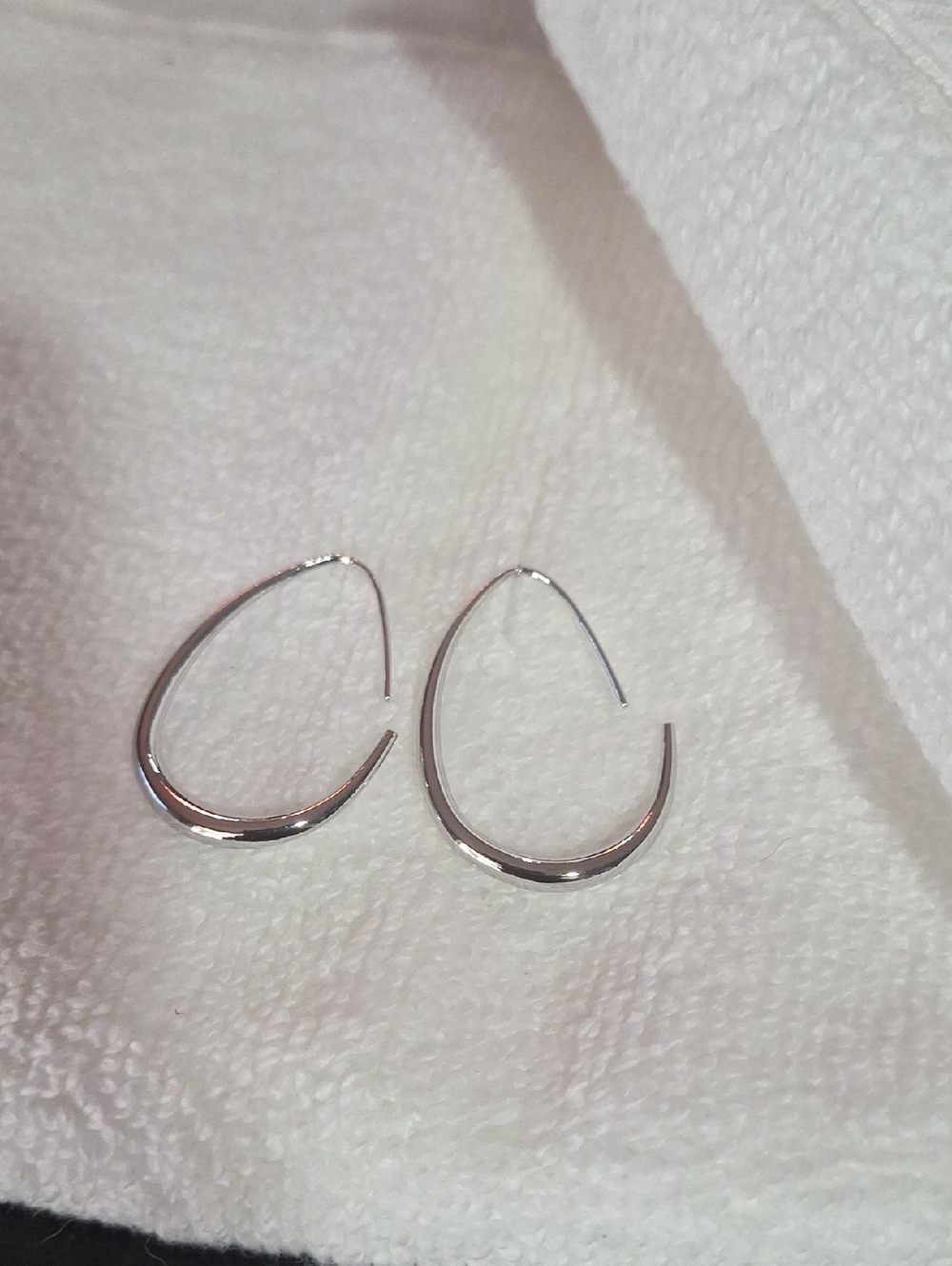 Sleek Silver Teardrop Hoop Earrings